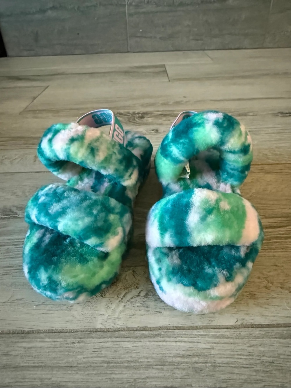 UGG Fluff Yeah Slides in Aquatic Tie-Die Size 9 Limited Edition - Picture 3 of 3